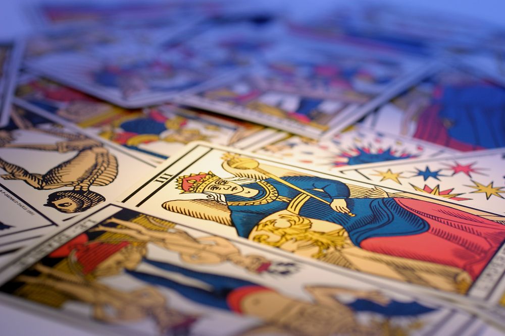 Diferencia-entre-tarot-adivinatorio-y-tarot-espiritual